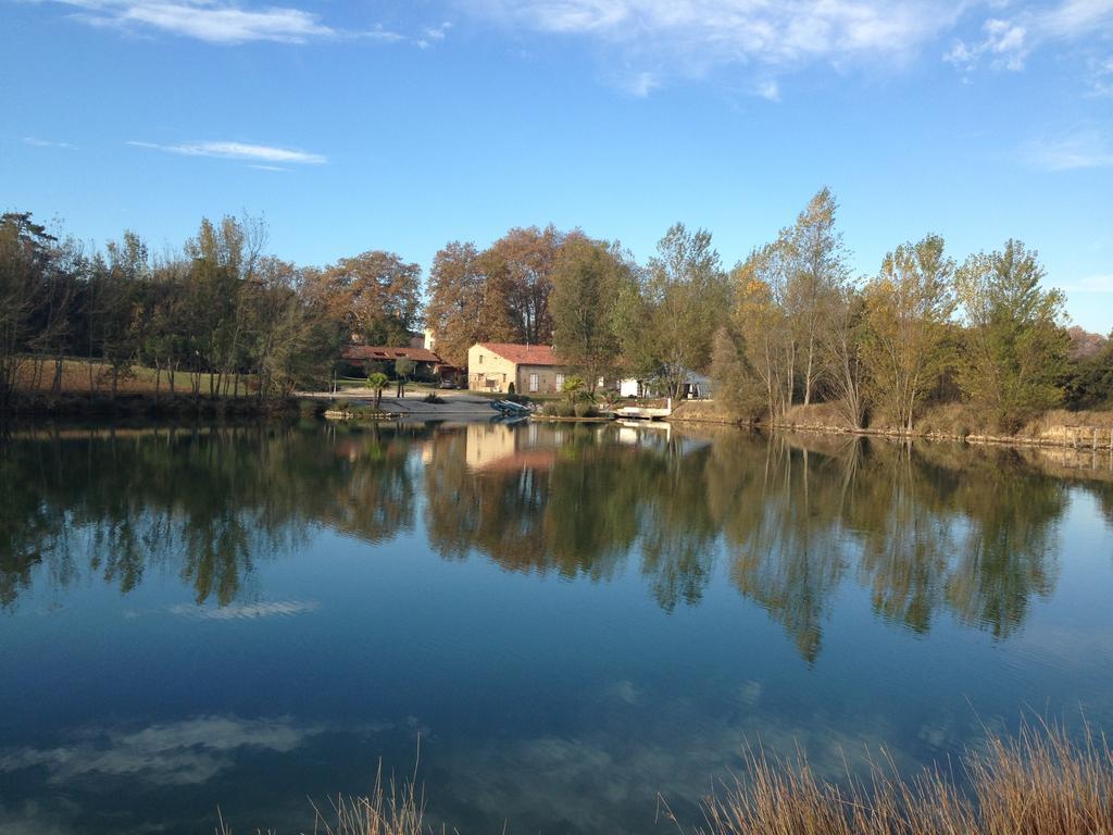 לינה וארוחת בוקר Caraman Le Lac De Crivito מראה חיצוני תמונה